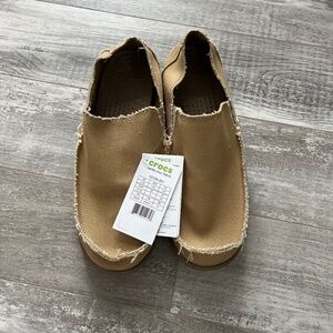 Crocs Santa Cruz mens  US 10 Loafer kahki NWT